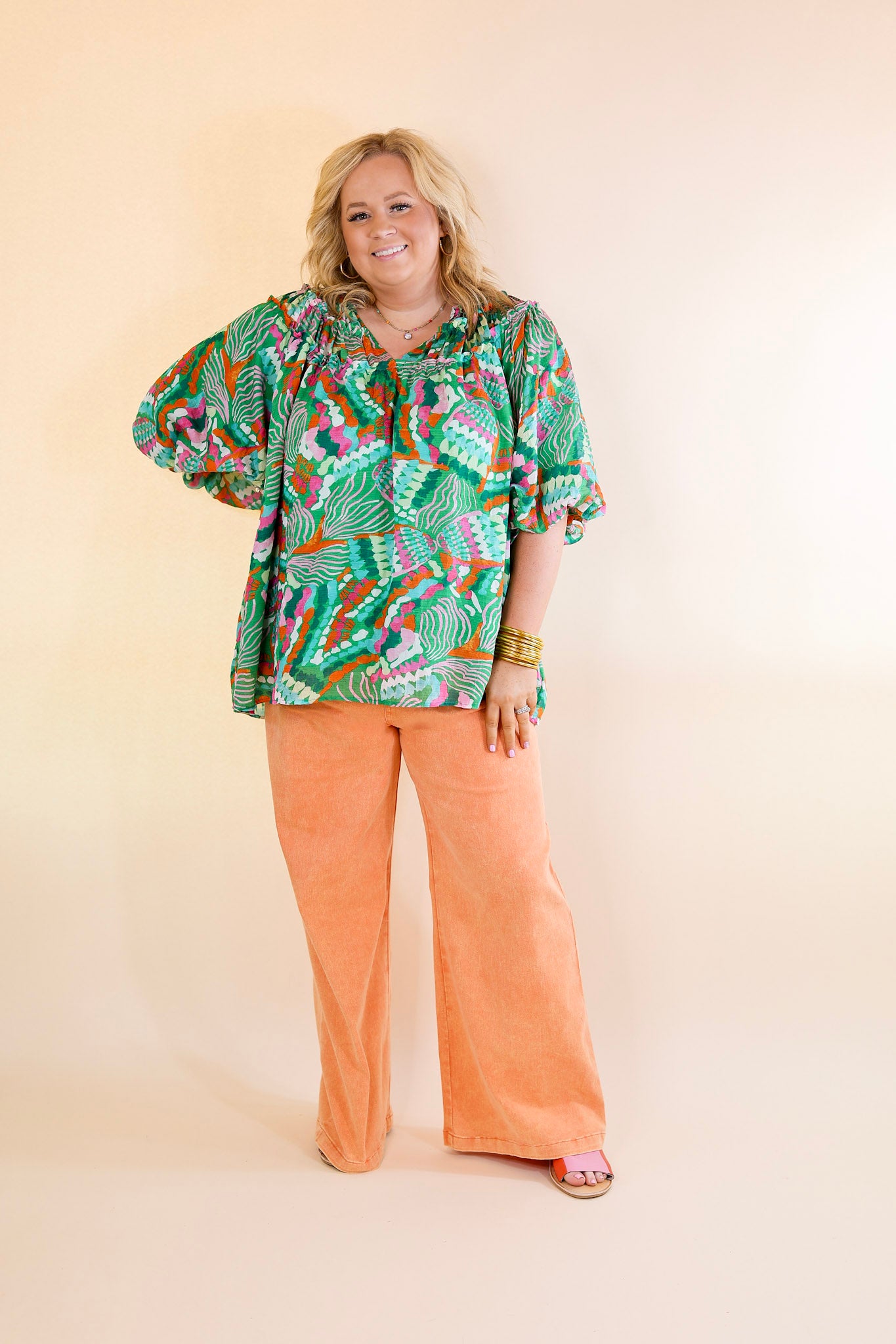 Ultimate V-Neck Tropical Print Top - Effortless Style in Green