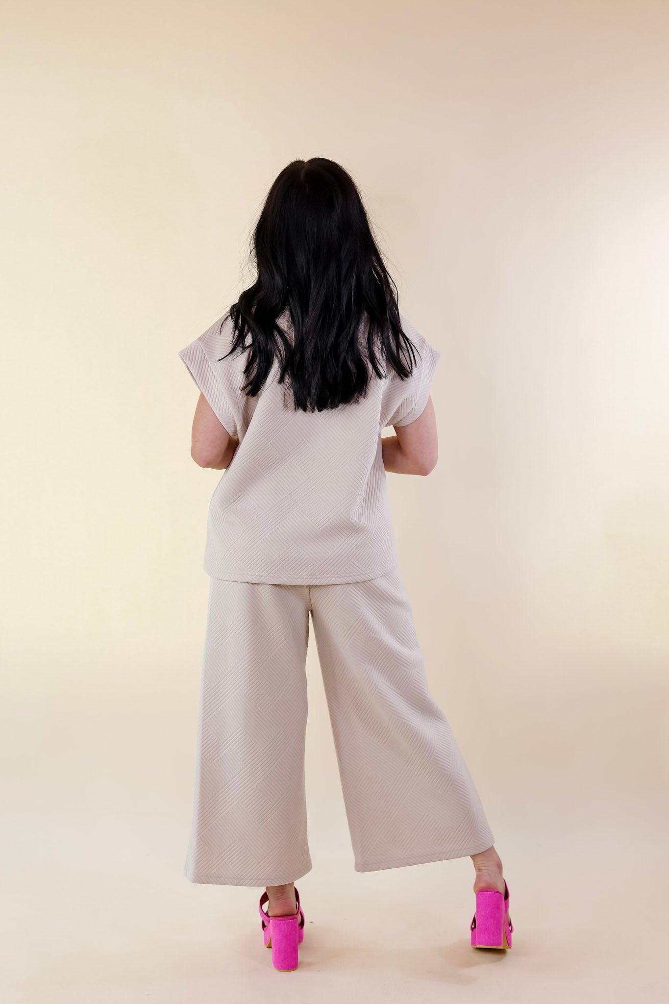 Premium Glamour on the Go Textured Pocket Top - Cream