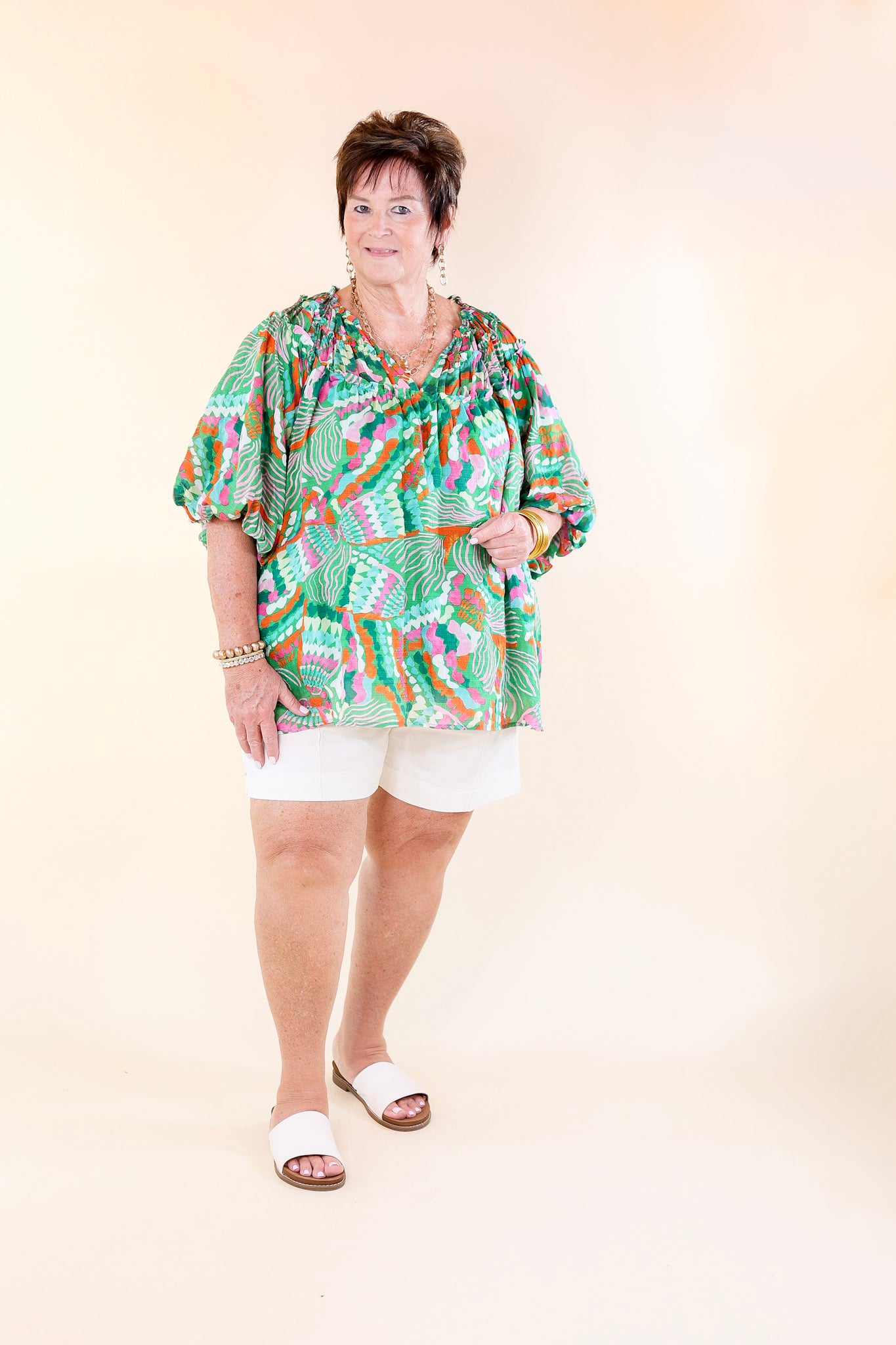 Ultimate V-Neck Tropical Print Top - Effortless Style in Green