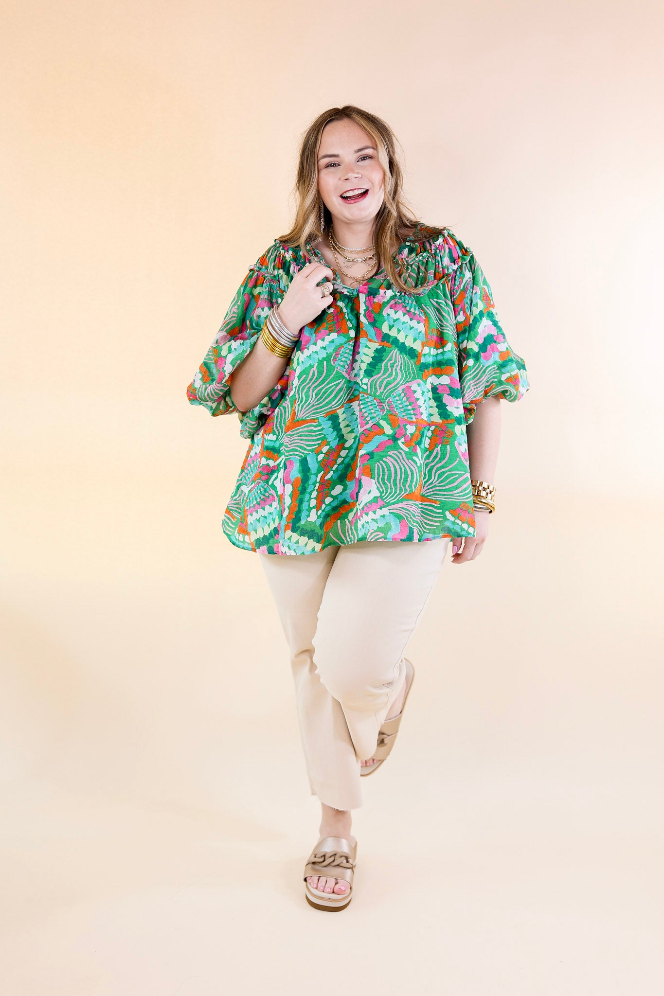 Ultimate V-Neck Tropical Print Top - Effortless Style in Green