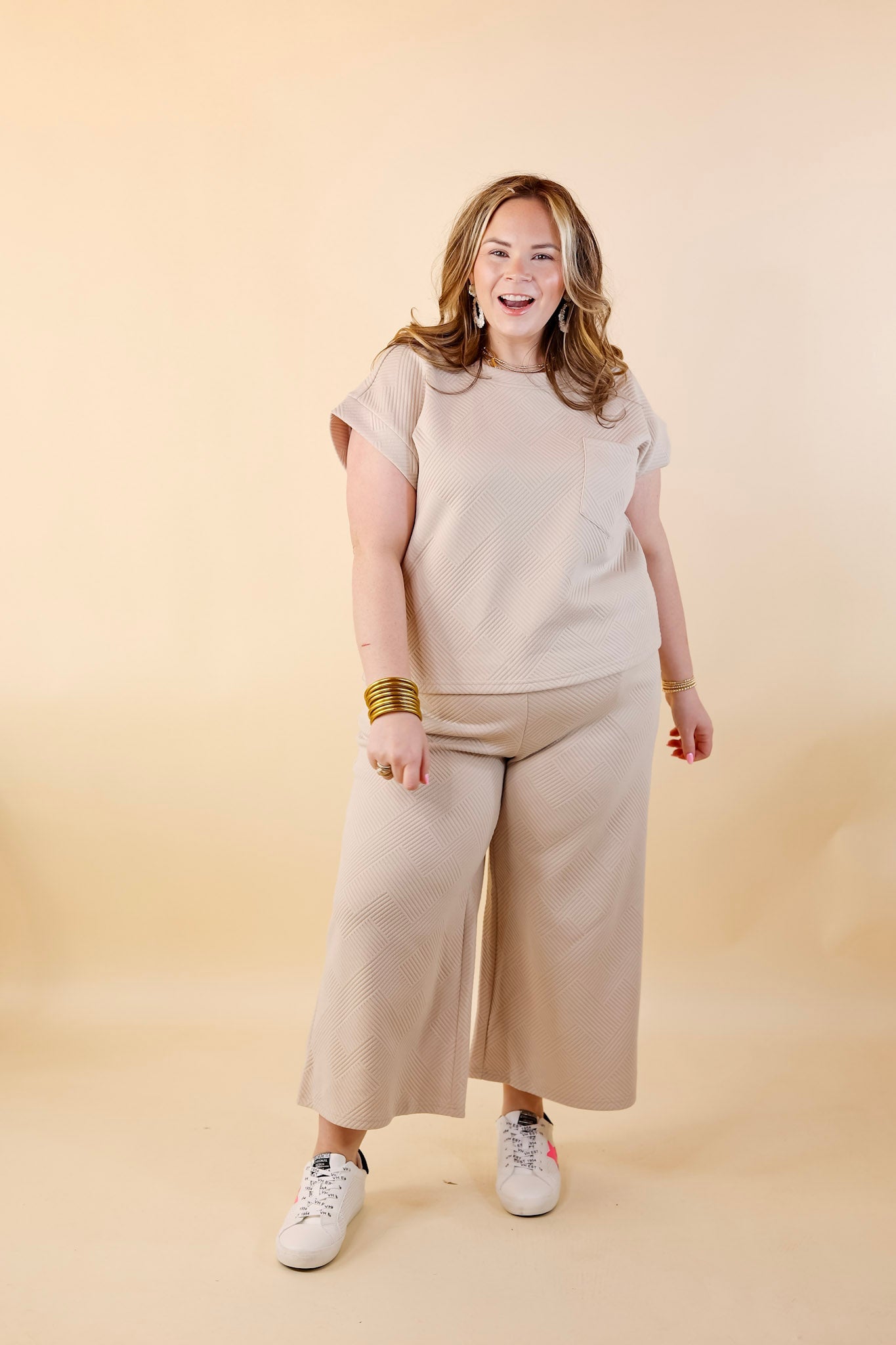 Premium Glamour on the Go Textured Pocket Top - Cream