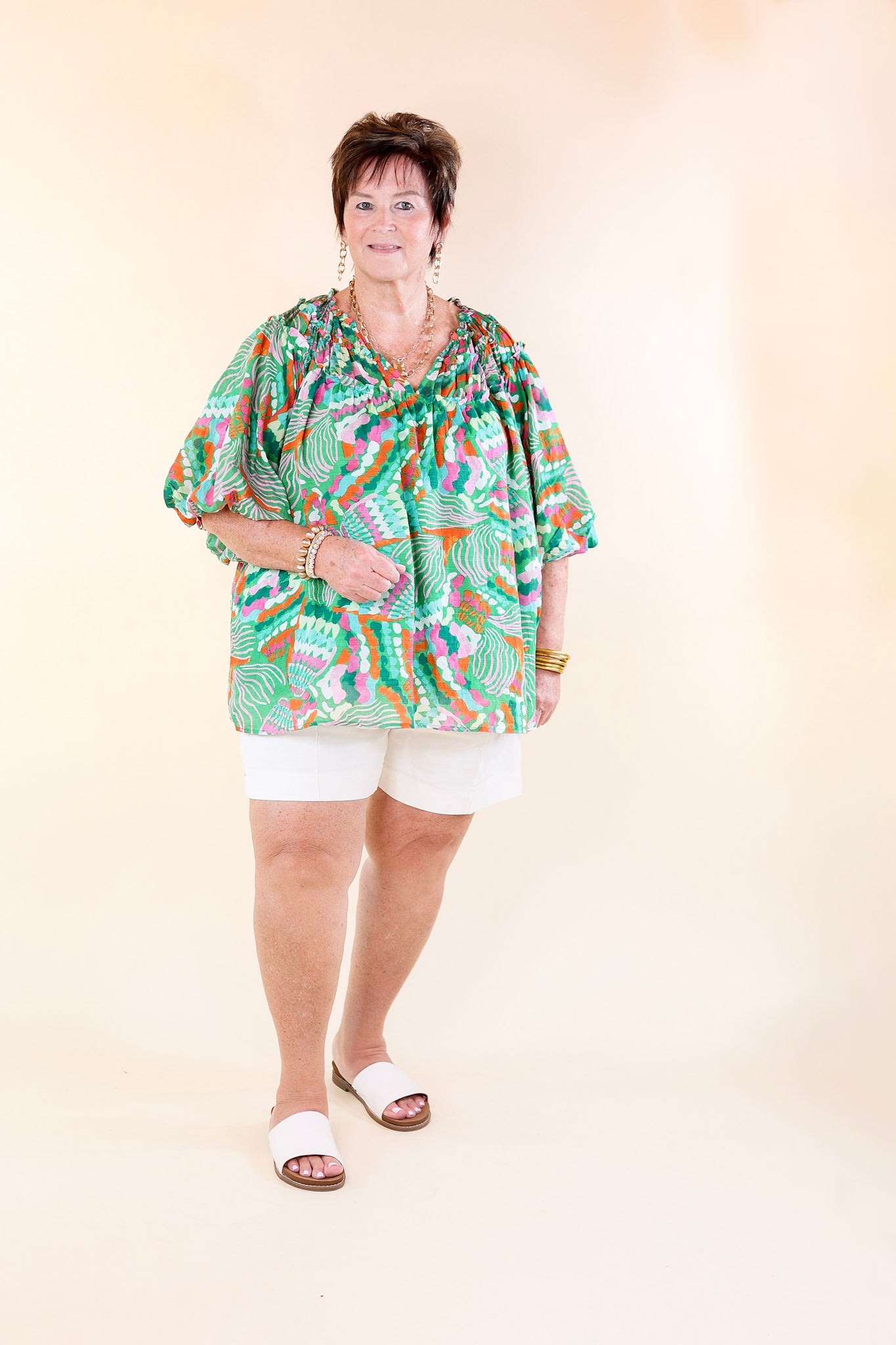 Ultimate V-Neck Tropical Print Top - Effortless Style in Green