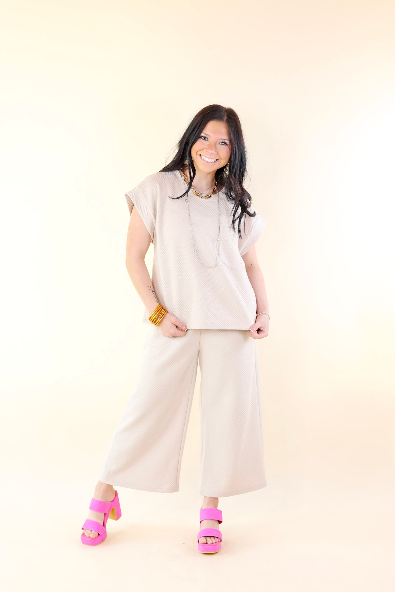 Premium Glamour on the Go Textured Pocket Top - Cream