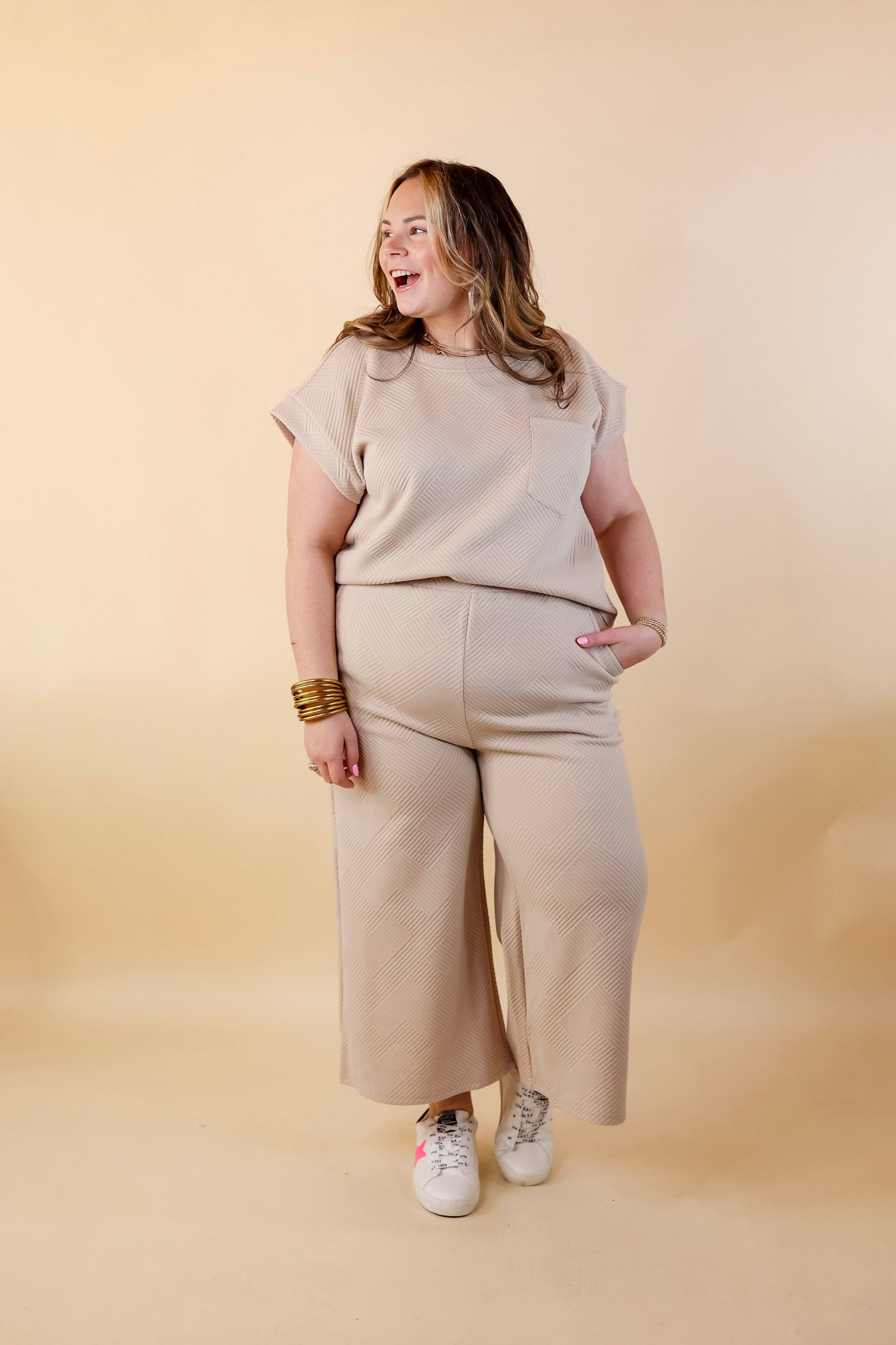 Premium Glamour on the Go Textured Pocket Top - Cream
