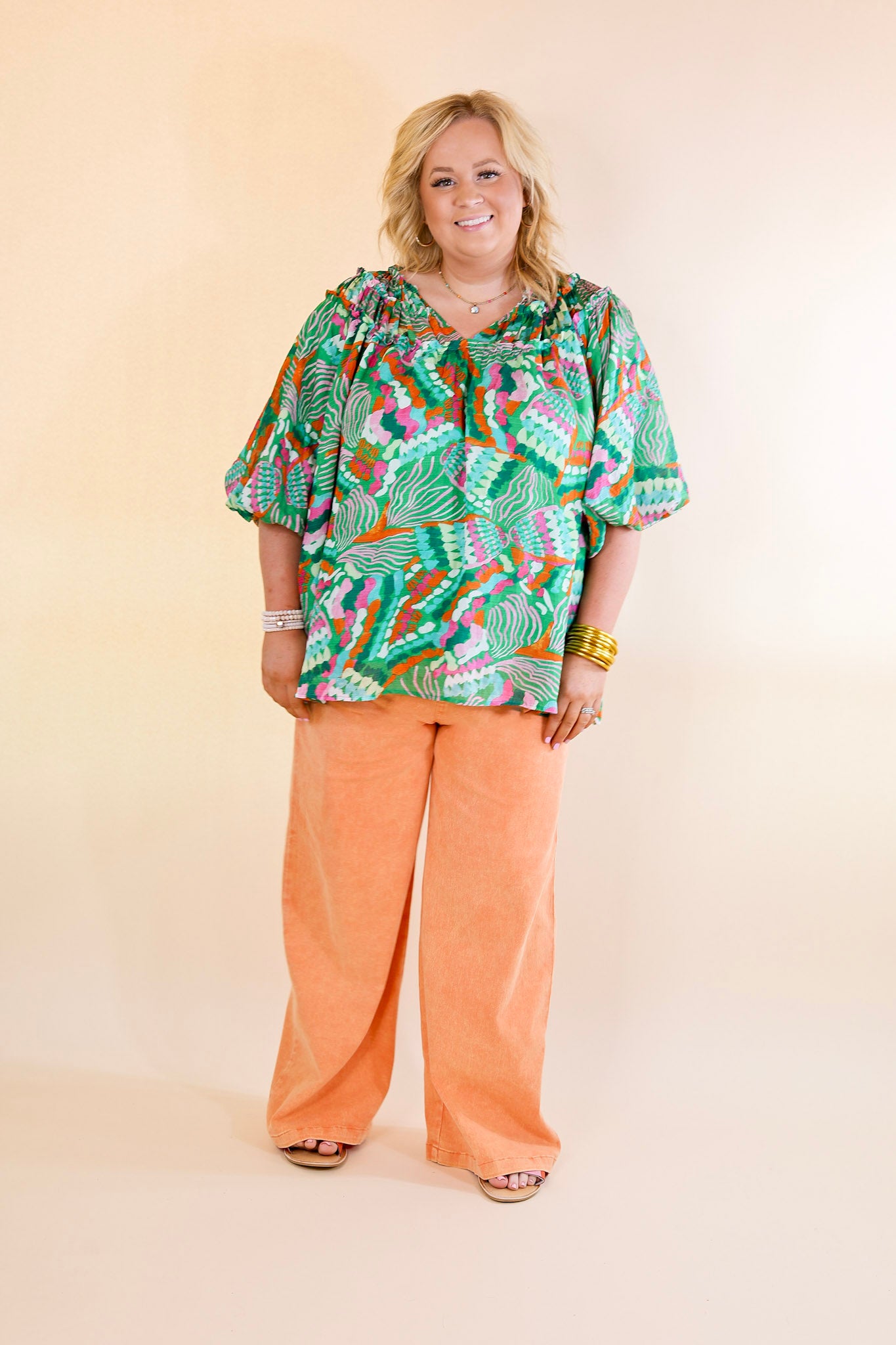 Ultimate V-Neck Tropical Print Top - Effortless Style in Green