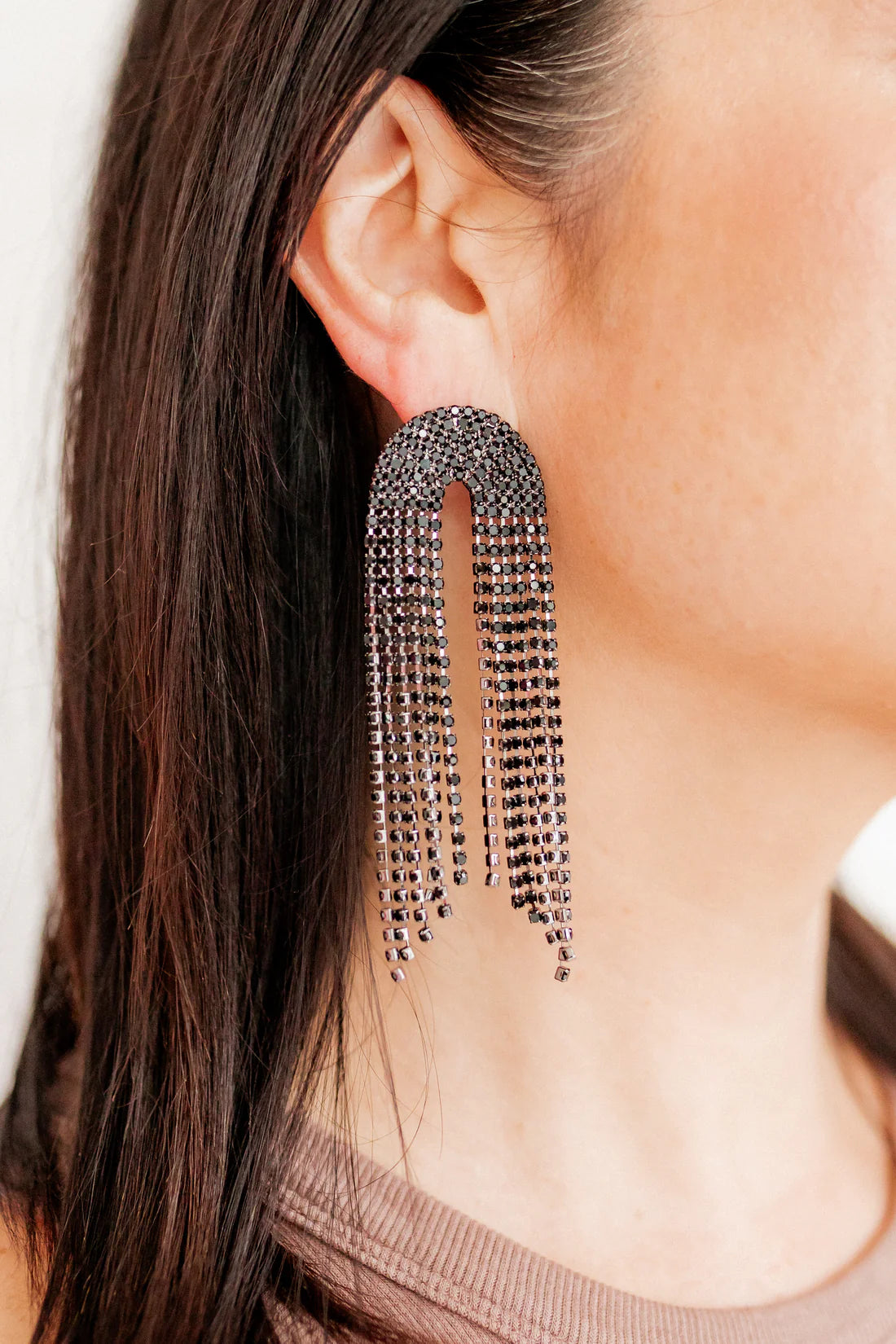 Linny Co | Premium Blair Chandelier Drop Earrings in Black - Sensitive Skin Safe