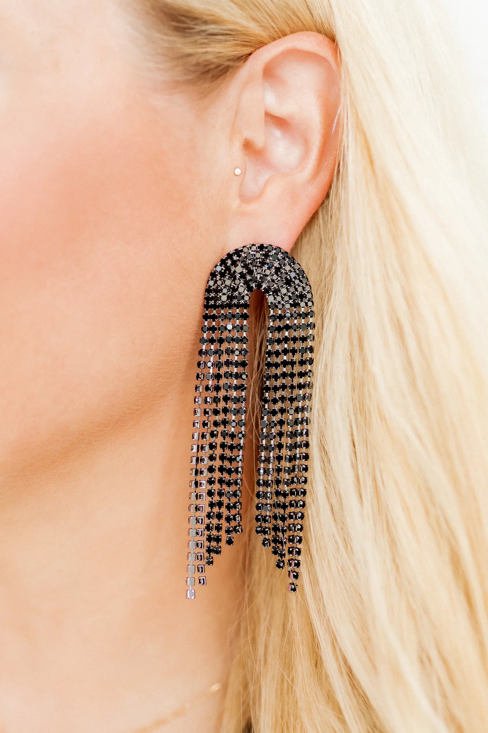 Linny Co | Premium Blair Chandelier Drop Earrings in Black - Sensitive Skin Safe