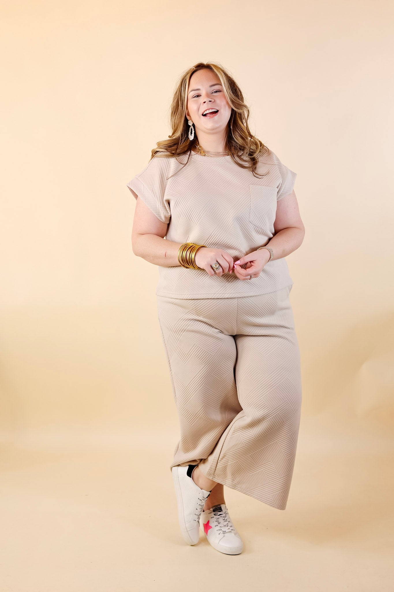 Premium Glamour on the Go Textured Pocket Top - Cream