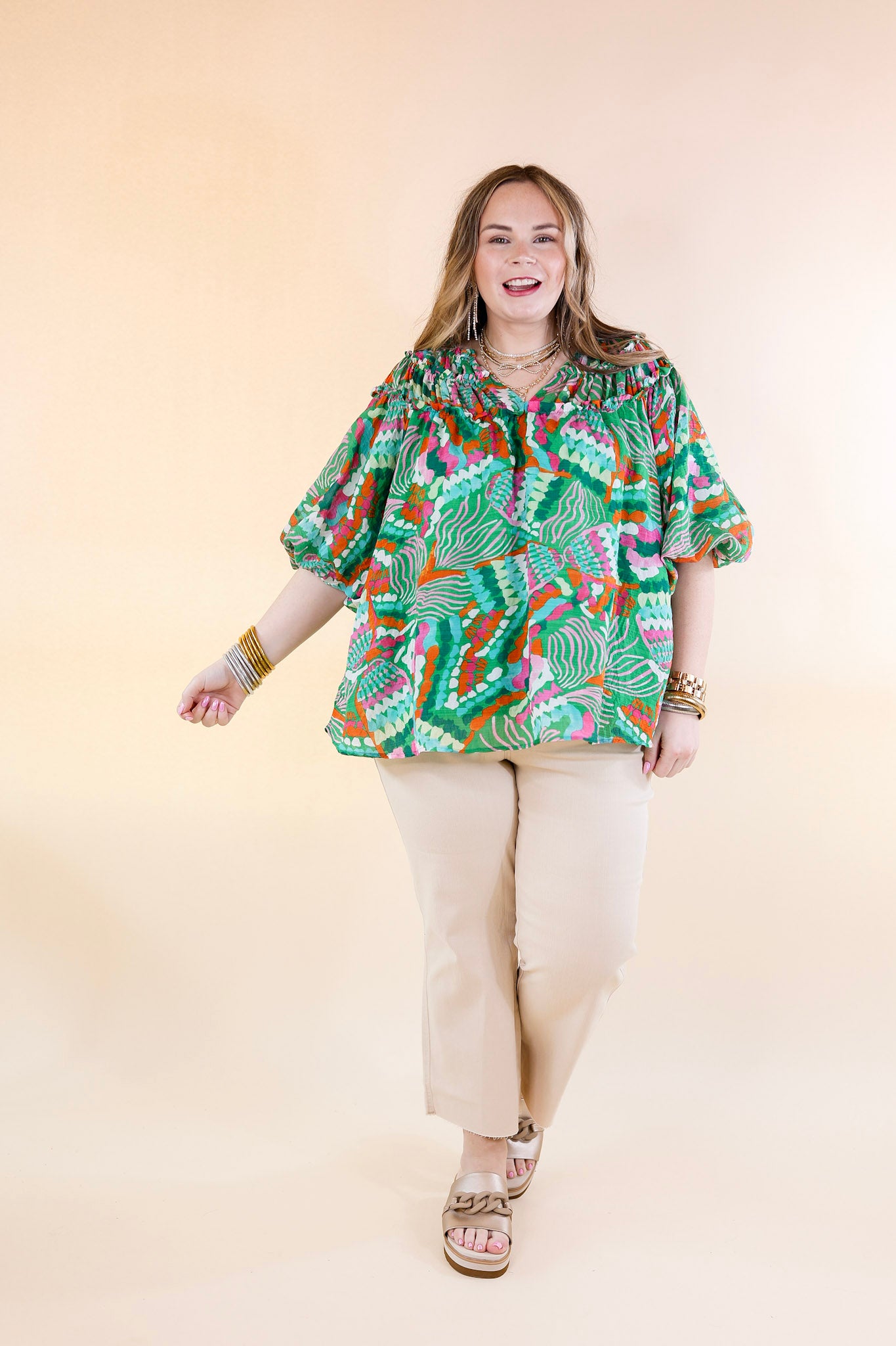 Ultimate V-Neck Tropical Print Top - Effortless Style in Green