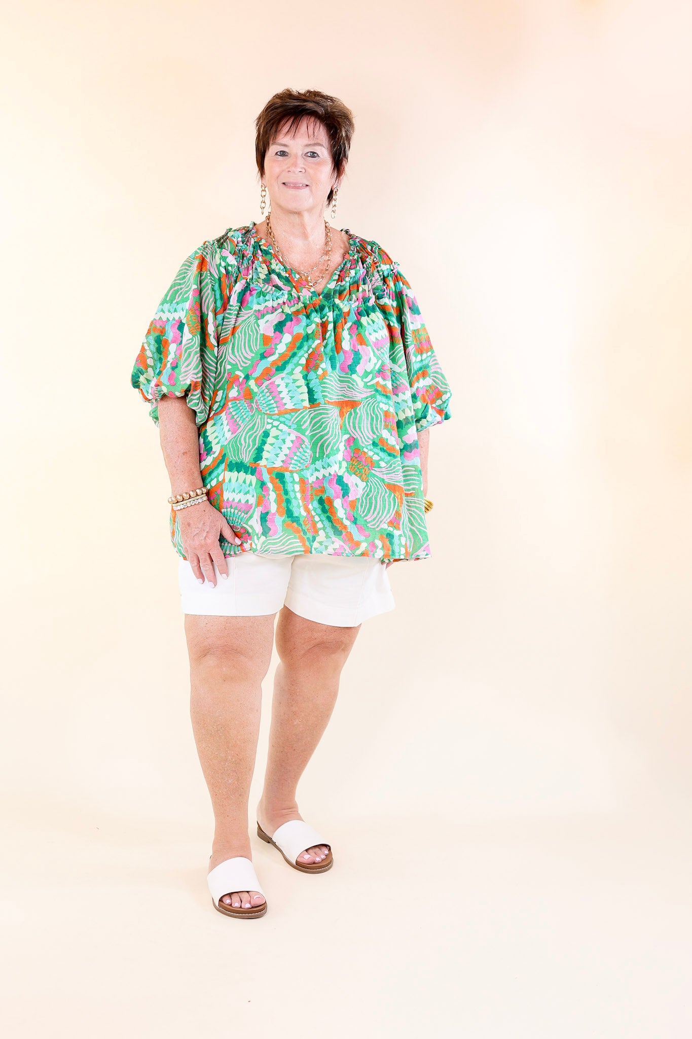 Ultimate V-Neck Tropical Print Top - Effortless Style in Green