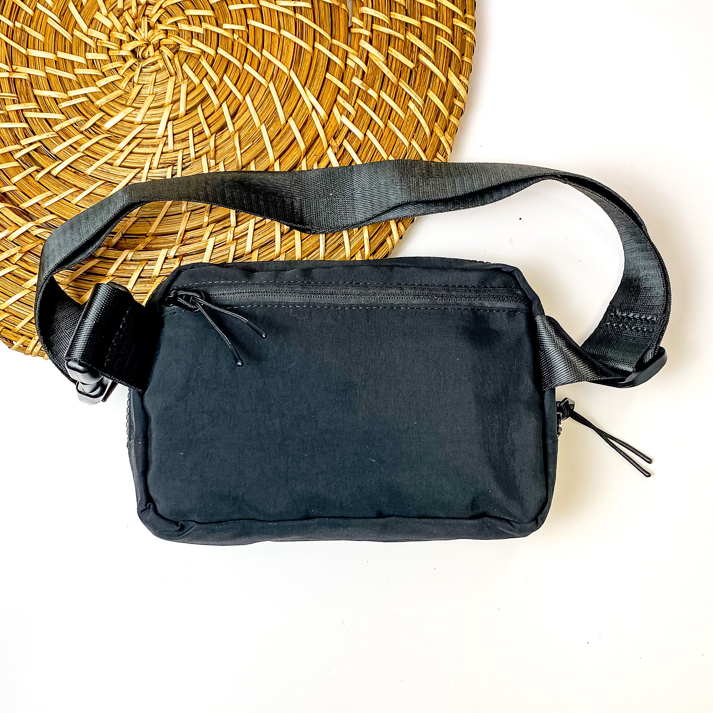 Ultimate Travel Companion: Premium Black Fanny Pack